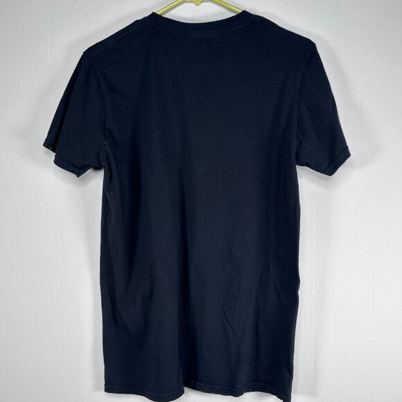 Netflix Stranger Things Shirt Men's Medium Crew Neck Blue-ish Black D&D Graphic - Picture 2 of 8